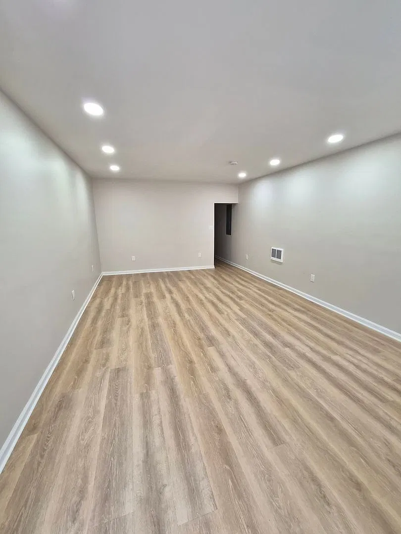 Move-In Ready Now! Completely Renovated 4 Bedrooms Home for Rent. — Photo 4