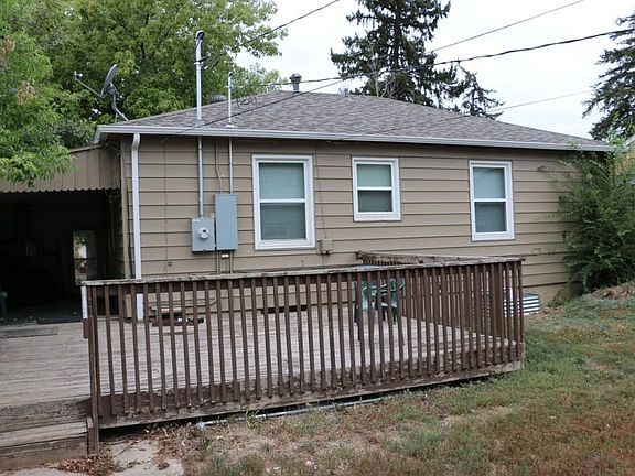 Great deck, fenced back yard