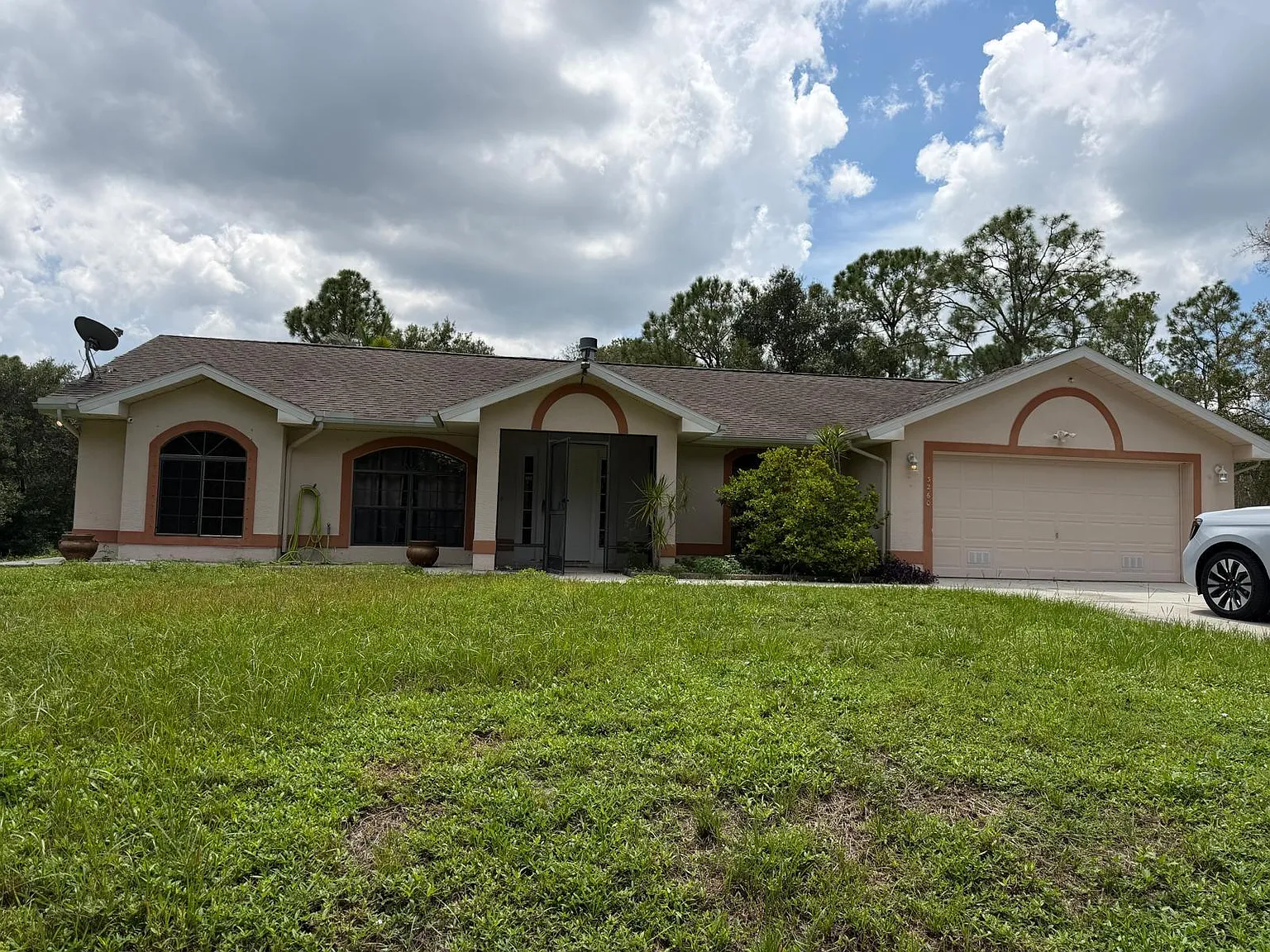 3 bed, 2.0 bath, 1637 sqft, $3,200 — Photo 2