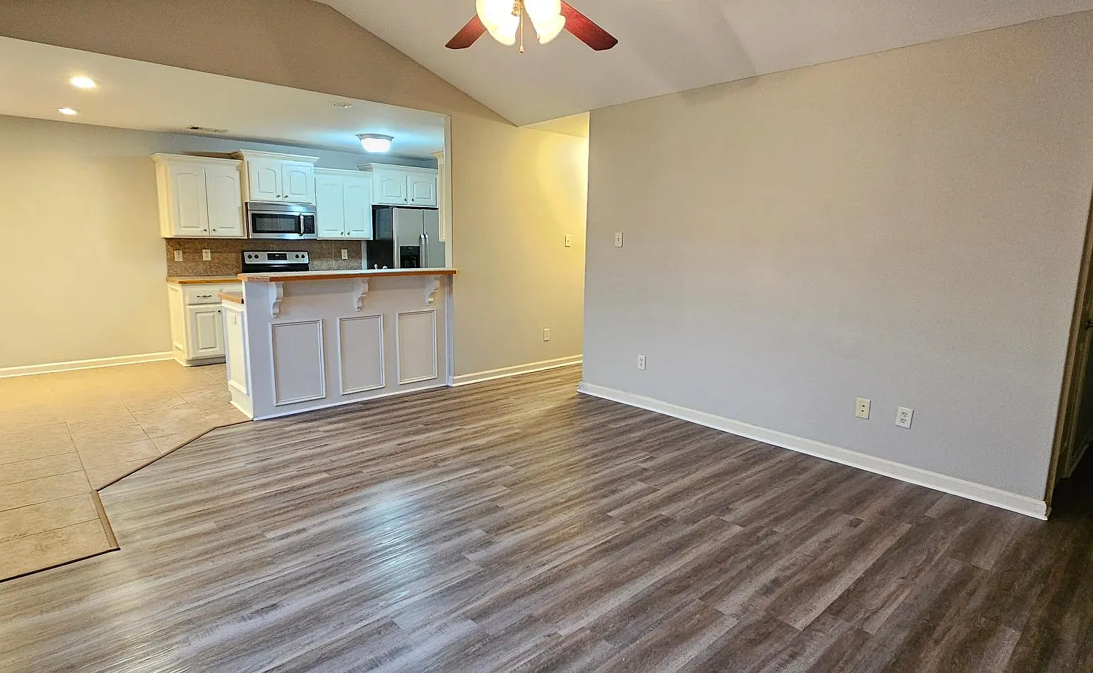 3 bed, 1212 sqft, $1,295 — Photo 3