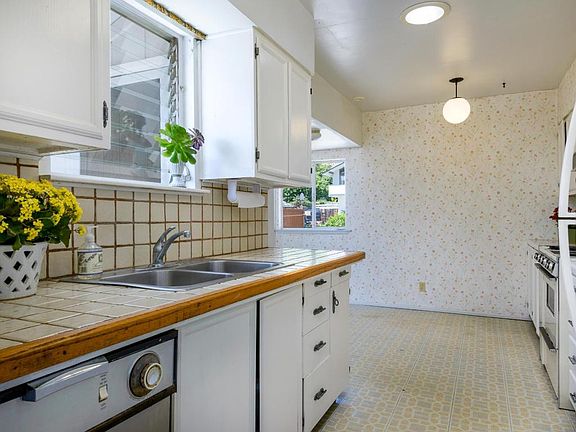 4th image of 170 Vista Del Mar Dr