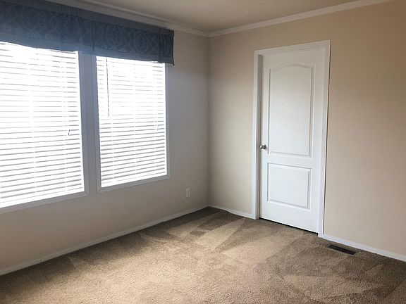 3rd image of 32672 Cary Ln N
