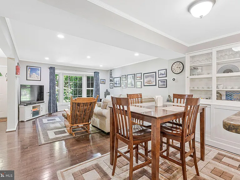 9607 Masterworks Dr — Photo 4