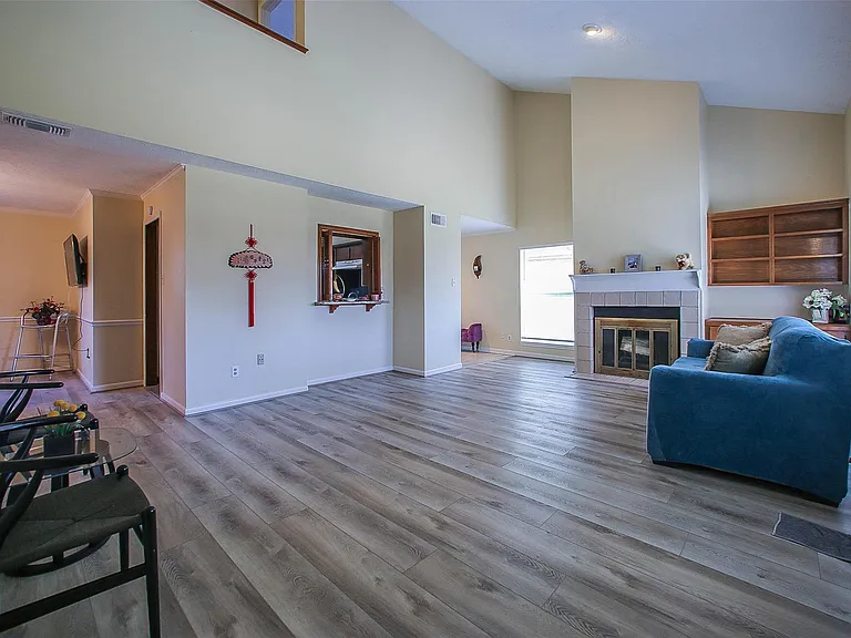 9511 Sharpcrest St — Photo 4