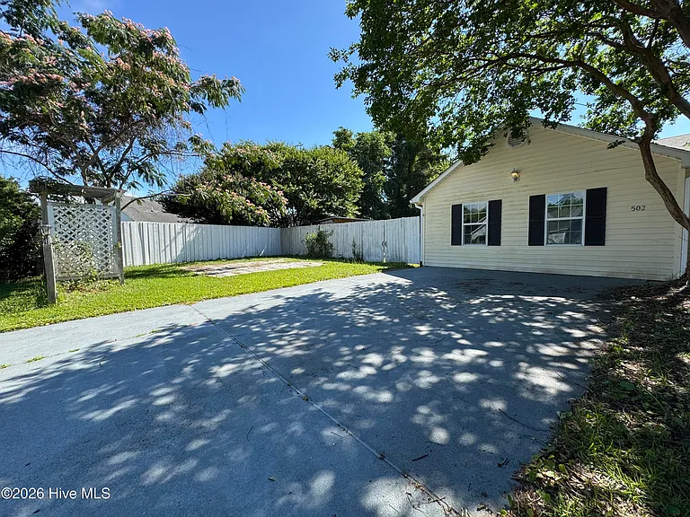 502 Worth Dr — Photo 2