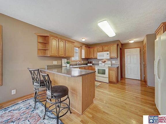 3rd image of 4908 Woodland Hills Dr