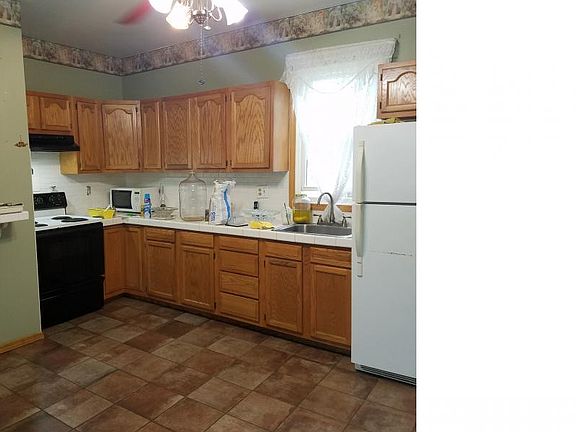 4th image of 1315 S Farnham St