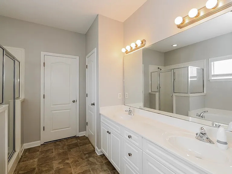 10076 Sutton Ridge Ln — Photo 11