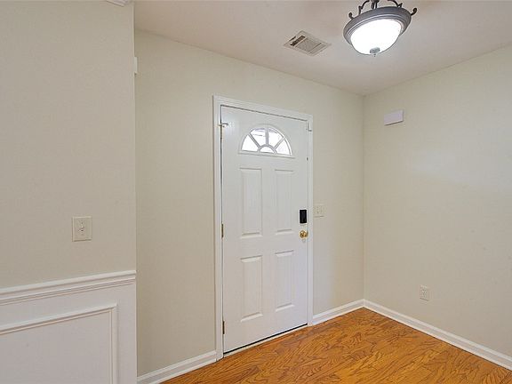 4th image of 204 Sawyer Dr
