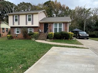 321 Stone Post Rd, Charlotte, NC 28217