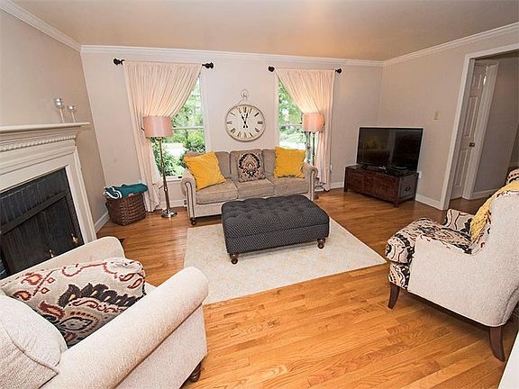 5th image of 5906 Graybrook Dr