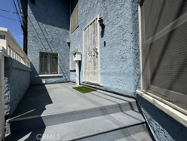 Building Photo - 321 W 6th St