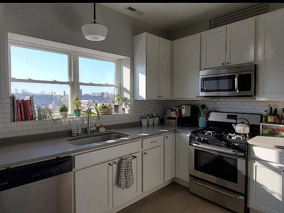 5th image of 1473 W Catalpa Ave #3F