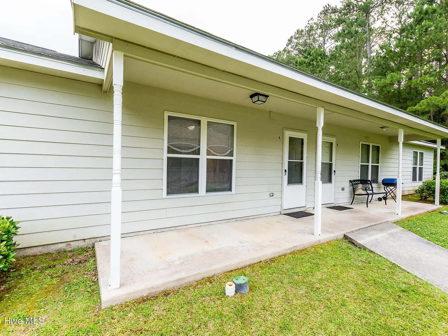 2 bed, 1.0 bath, $999 — Photo 2