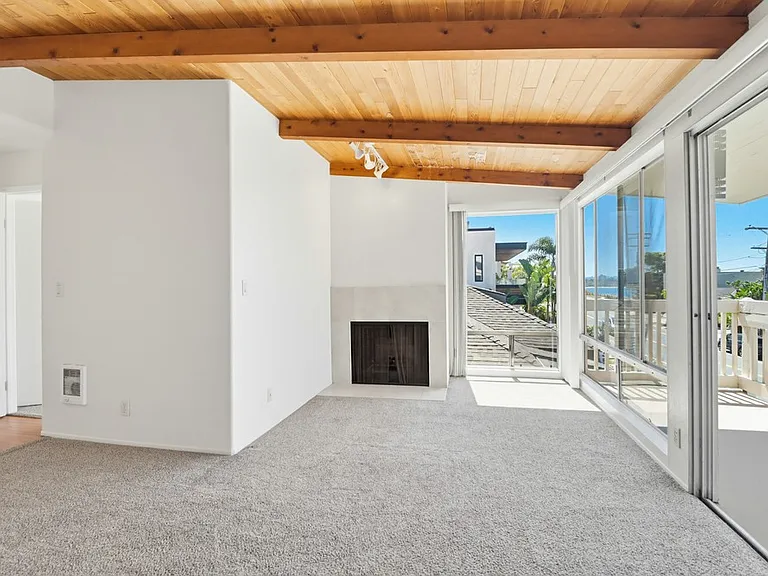 3731 Riviera Dr — Photo 8