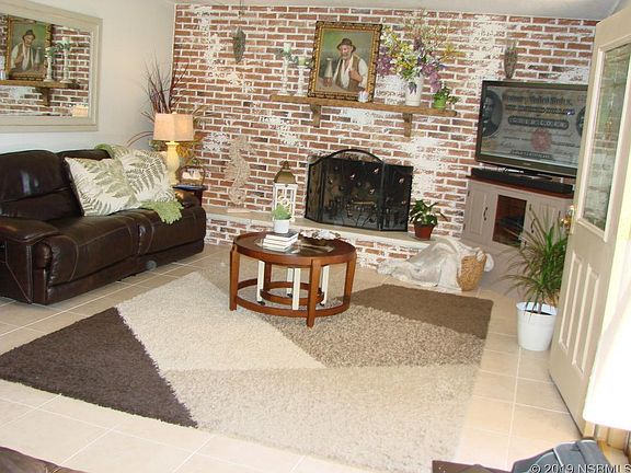 4th image of 1403 Queen Palm Dr