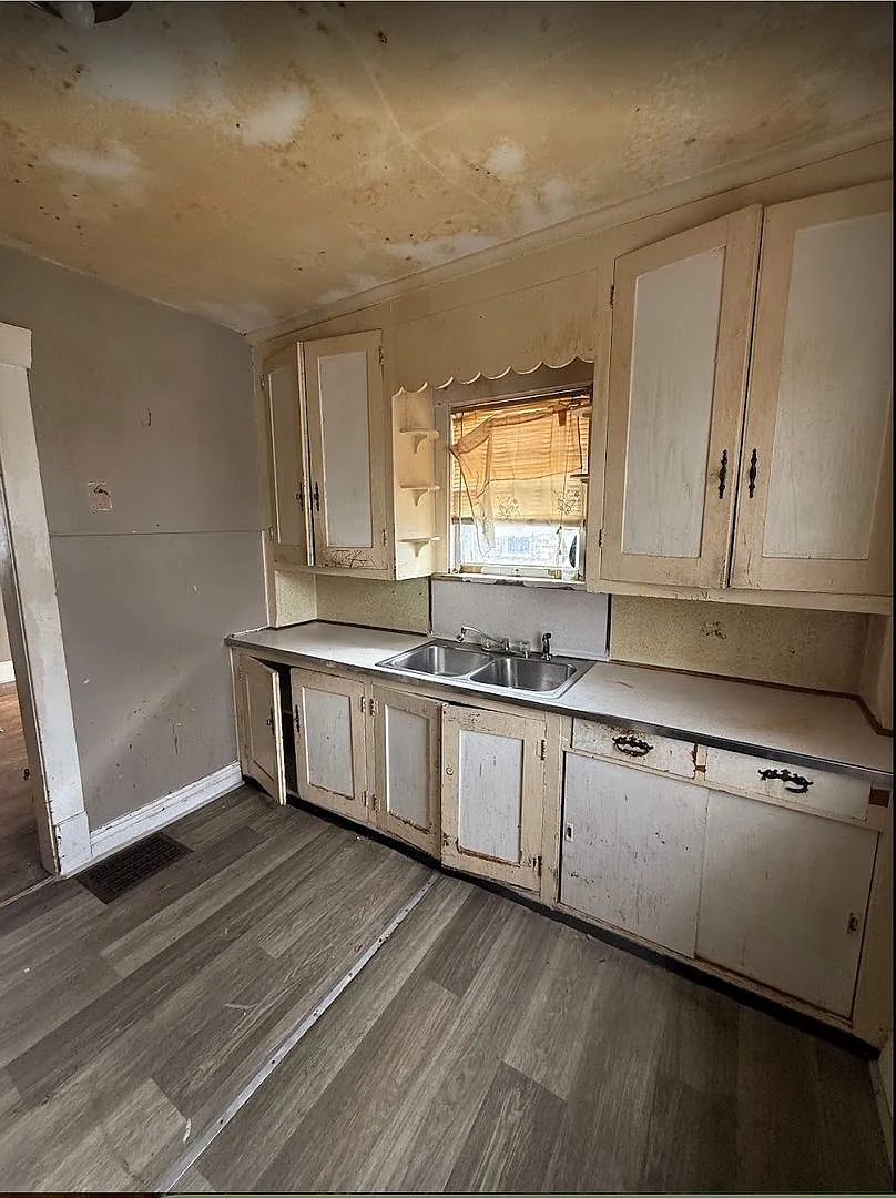 Owner financing / Handyman Special / Investment Opportunity — Photo 4