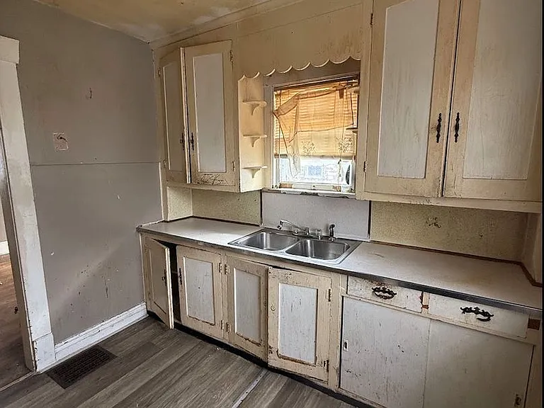 821 N Oakland Ave — Photo 4
