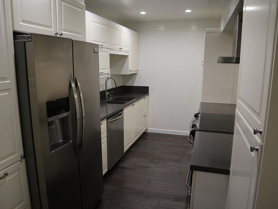 Updated kitchen with new appliances (fridge, dishwasher and electric stove)