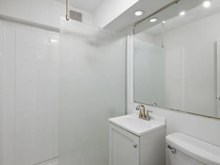 306 E 19th St #1B — Photo 9