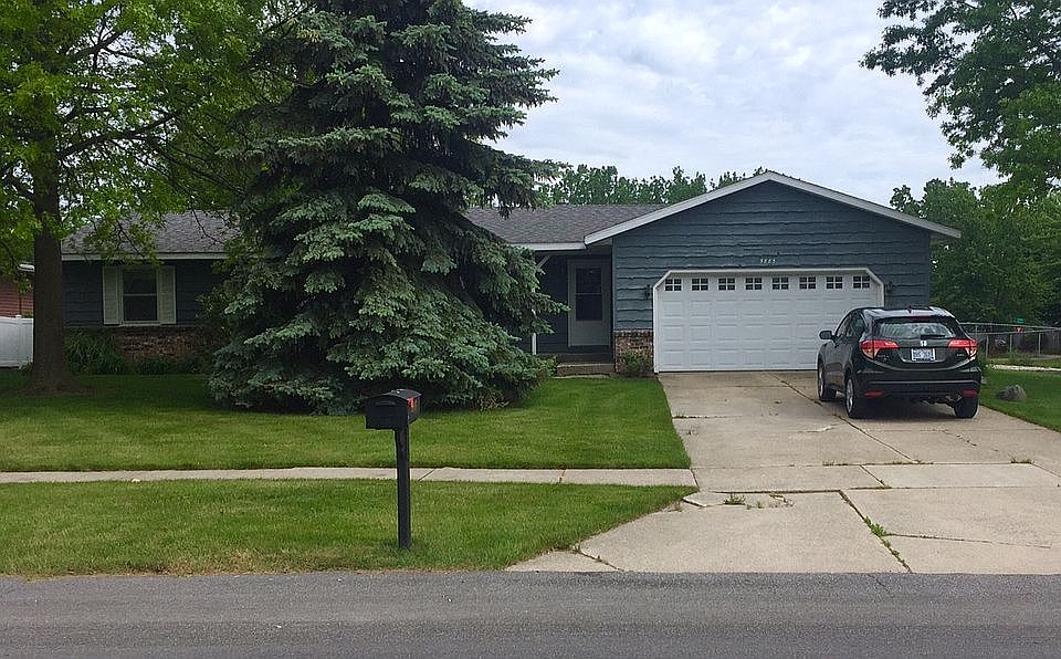 1st image of 5885 Valley Lane Dr SE