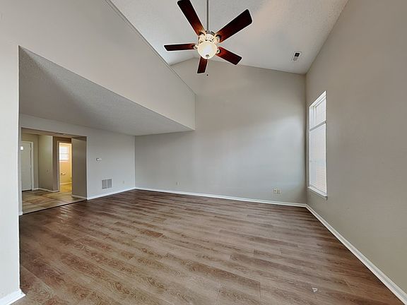4th image of 543 Deer Trail Dr