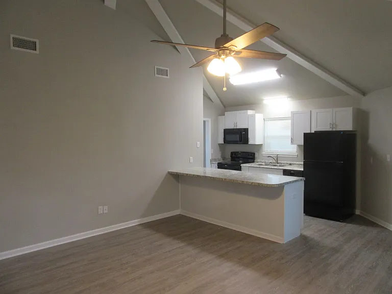 1304B Grace Ave — Photo 2