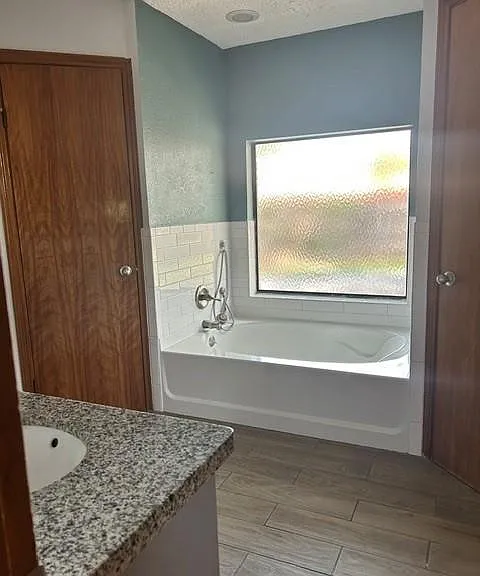 101 E Wisteria Ave — Photo 10