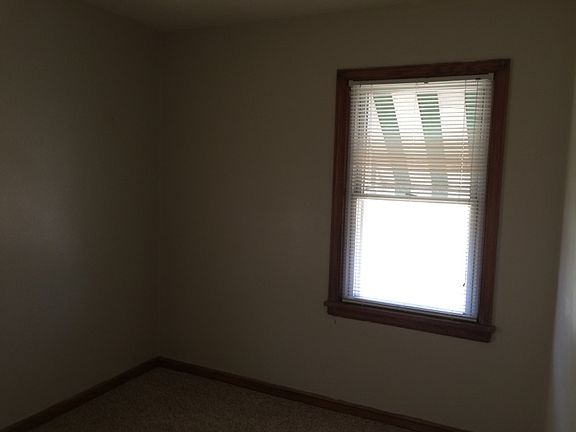 2nd image of 1019 Evergreen Ln