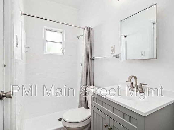 3rd image of 2042 Chamberlin St