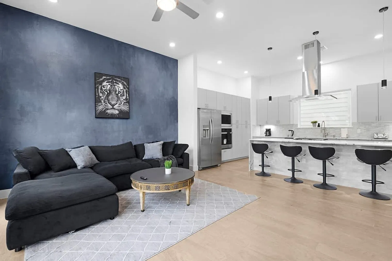 3 bed, 3.0 bath, 2497 sqft, $5,593 — Photo 3