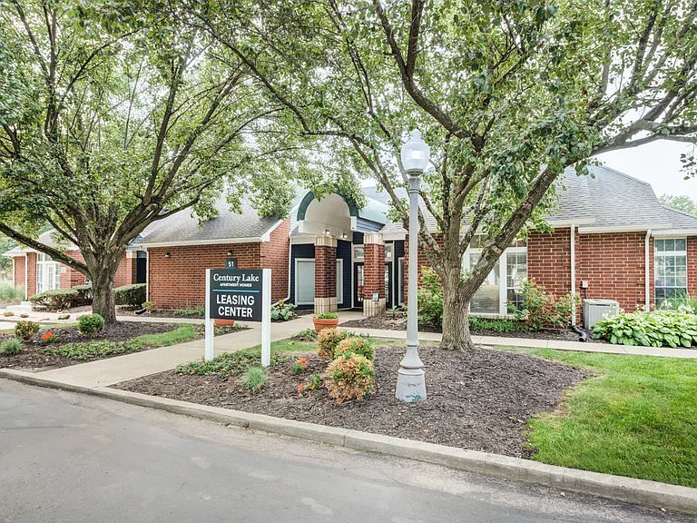 Century Lake Apartment Homes — Photo 8