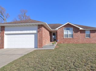 3758 W Greenway Dr, Springfield, MO 65807