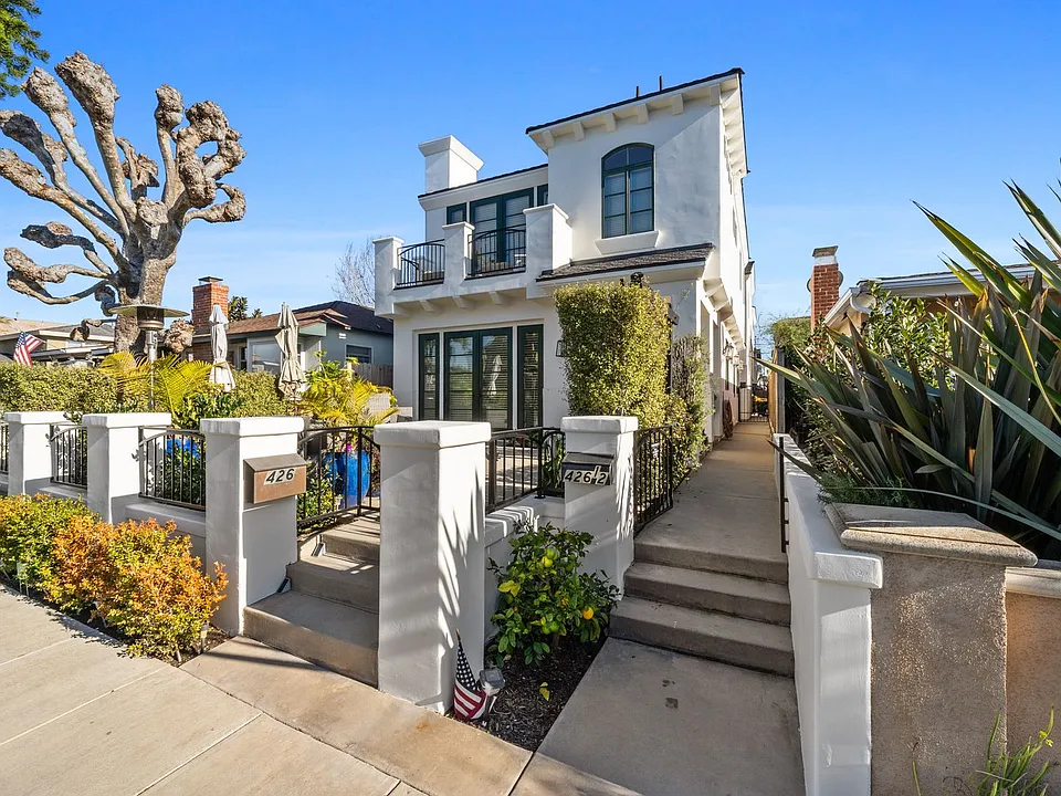 426 Narcissus Ave