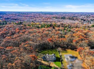 541 Split Rock Rd, Syosset, NY 11791