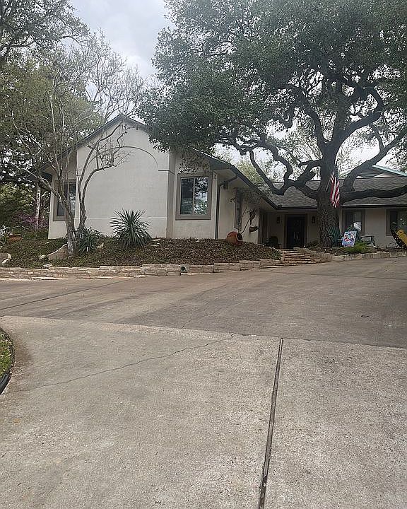 1st image of 502 Rolling Hill Dr