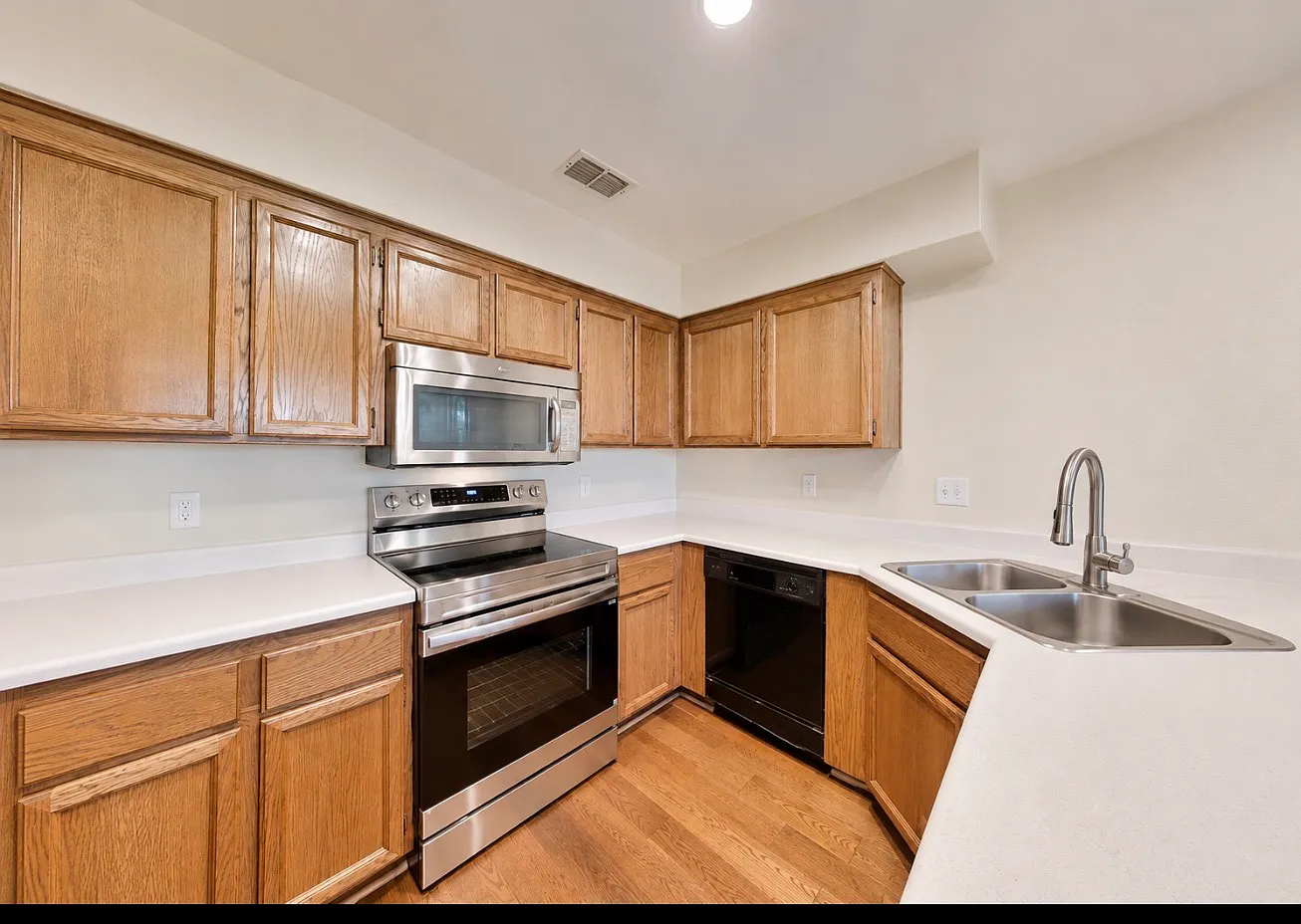 4 bed, 1458 sqft, $975 — Photo 2