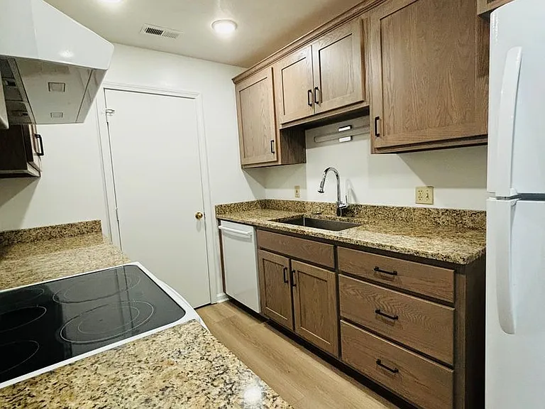 927AB - 410 Houston St. - DM — Photo 92