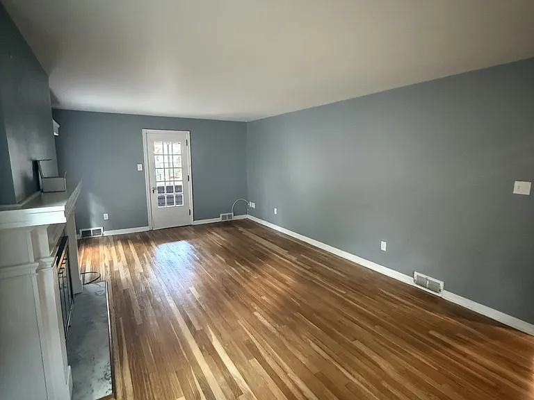 114 Newburn Dr — Photo 8