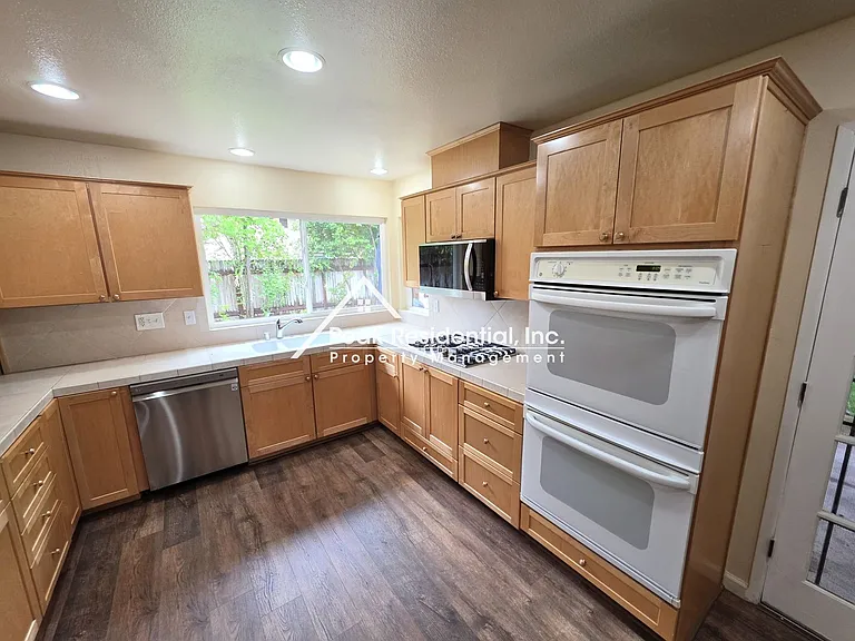 6249 Sunmist Way — Photo 11