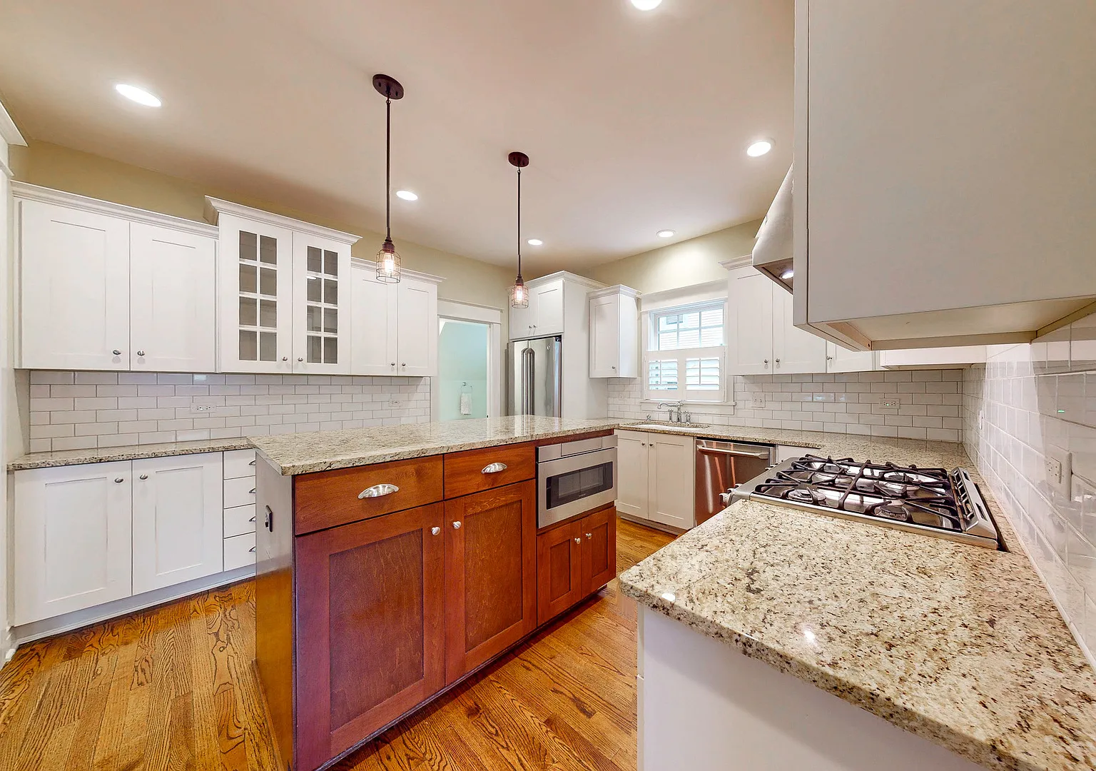 4 bed, 3.5 bath, 3250 sqft, $4,800 — Photo 4
