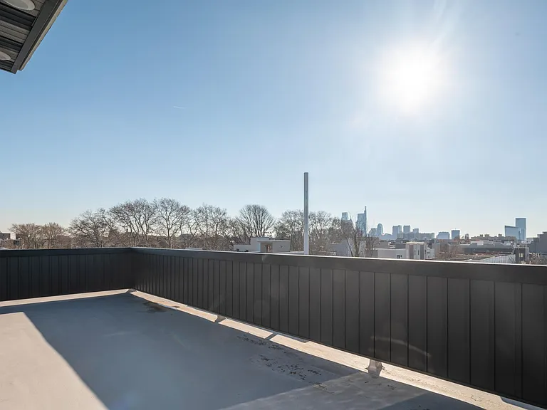 2731 W Jefferson St #5 — Photo 4