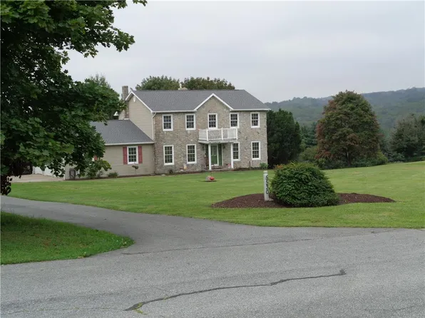 5530 Gomez Ln, Slatington, PA 18080