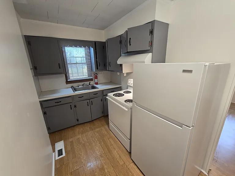 1434 E Broad St #B — Photo 6