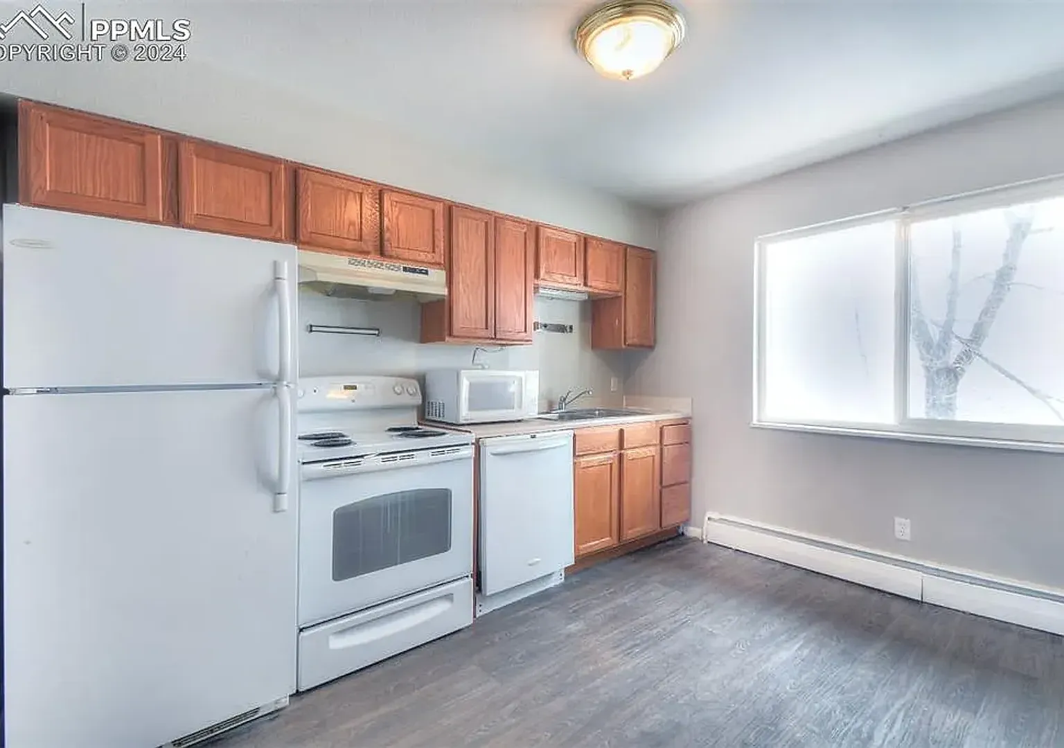 West Side 3 bedroom with Mountain Views — Photo 3