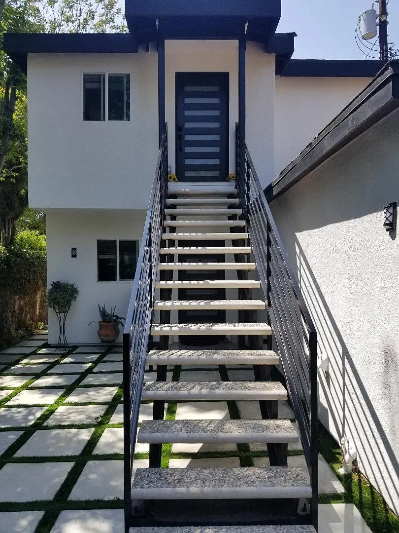 415 N Lomita St — Photo 1