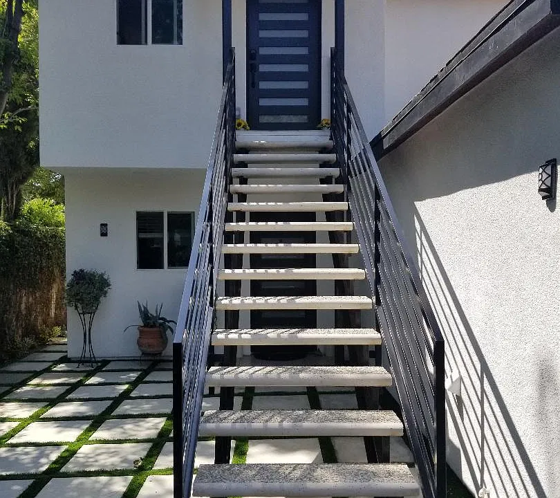 415 N Lomita St