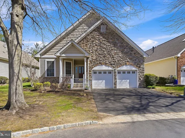 102 Hummingbird Dr, Hamilton, NJ 08690