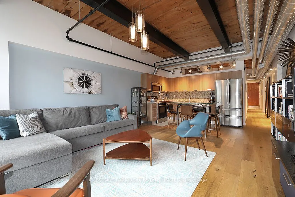 43 Hanna Ave — Photo 3