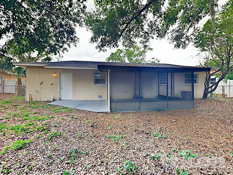 1218 Windsor Cir — Photo 15